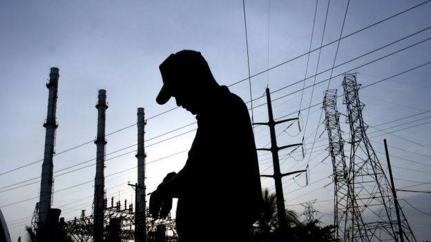 Aprueban procedimiento para dictaminar modificaciones a leyes energéticas