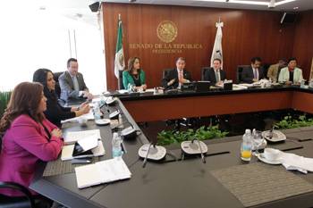 Analizan método de dictaminación de leyes energéticas