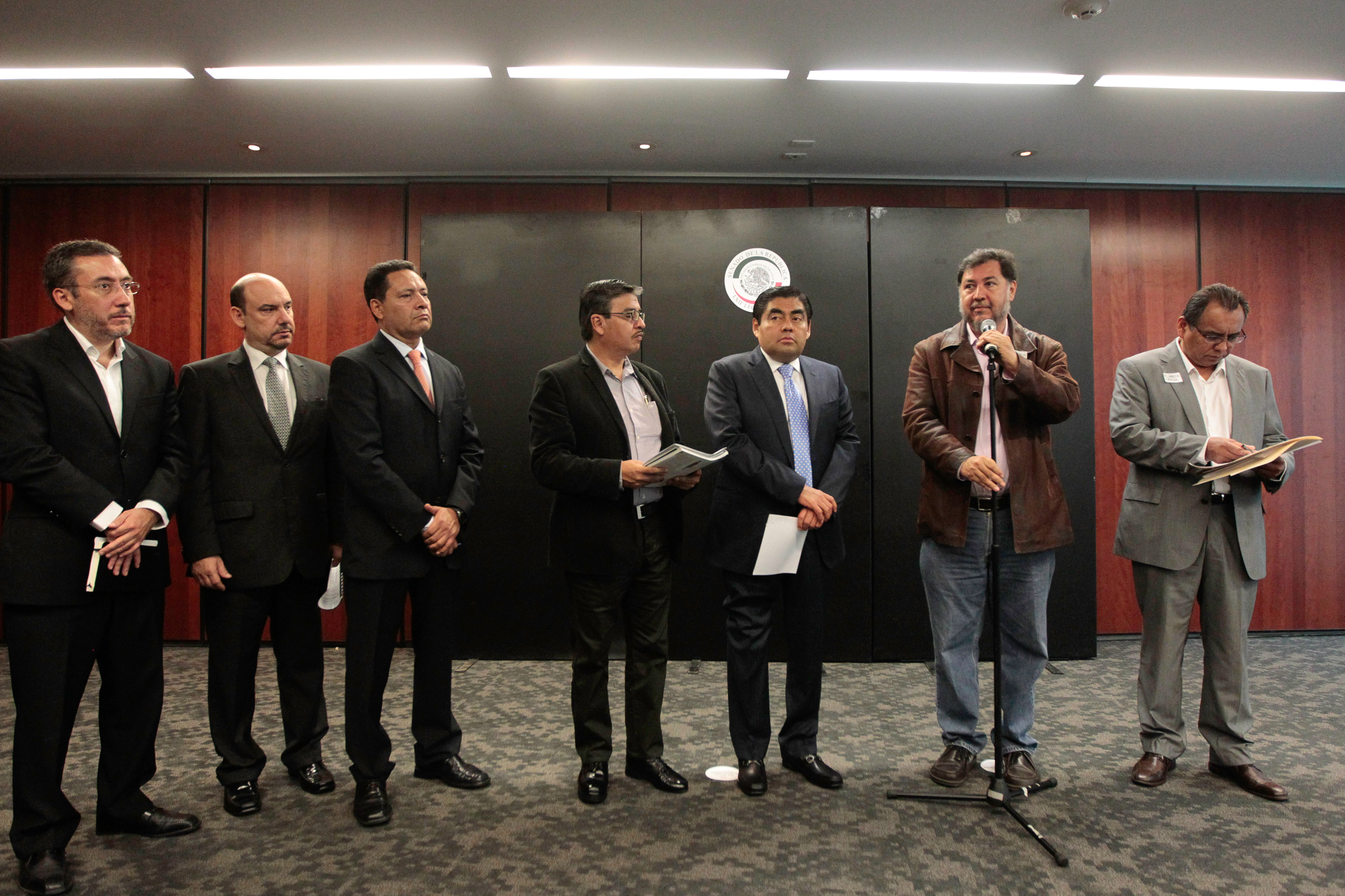 Recibe presidente del Senado aviso de intención de consulta popular