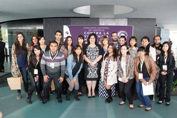 Entregan premio a ganadores del Concurso de Carteles contra la Violencia hacia las Mujeres