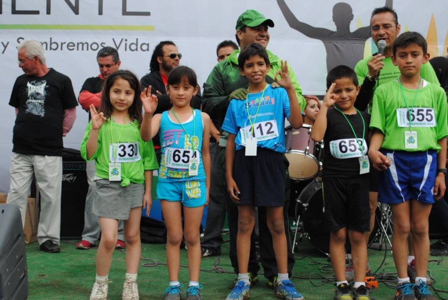 700 personas participaron en corramos juntos y sembremos vida