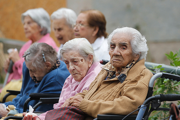 Implementar acciones para proteger patrimonio de adultos mayores