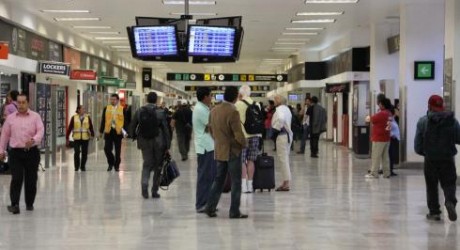 Falta de claridad en protocolos de revisión en aeropuertos violenta derechos de pasajeros