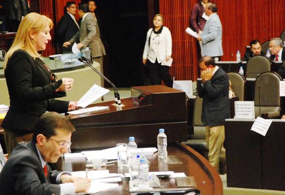 Diplomados a legisladores de congresos estatales sobre procesos parlamentarios