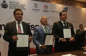 FIRMAN COMPROMISO PARA IMPULSAR LA ALFABETIZACIÓN Y LA LECTURA EN EL ESTADO DE MICHOACÁN