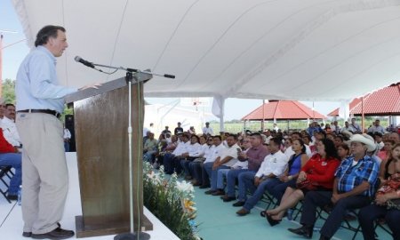 TENEMOS UNA DEUDA CON JORNALEROS AGRÃCOLAS: MEADE KURIBREÃ‘A