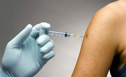 Llama López Brito a la población en riesgo a vacunarse contra el virus AH1N1