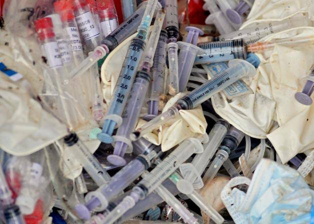 Inhabilitación, prisión y multa a quienes violen norma del manejo de residuos hospitalarios y de laboratorio
