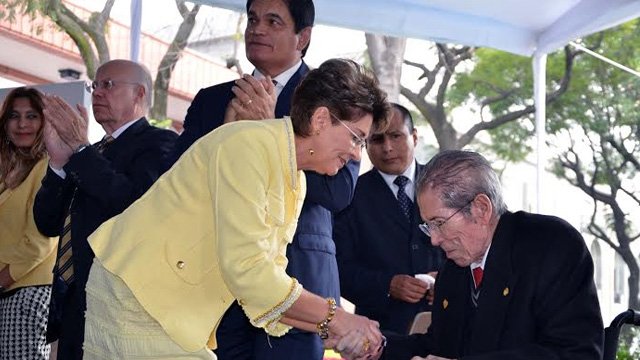 RINDEN HOMENAJE AL DOCTOR JESÚS KUMATE RODRÍGUEZ, EN SU 90 ANIVERSARIO