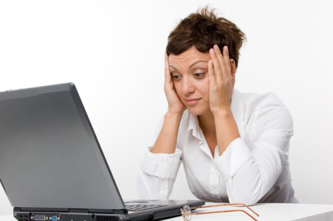 ESTRÉS OCULAR POR USO EXCESIVO DE COMPUTADORAS