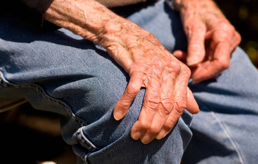 Solicita campañas informativas sobre mal de parkinson
