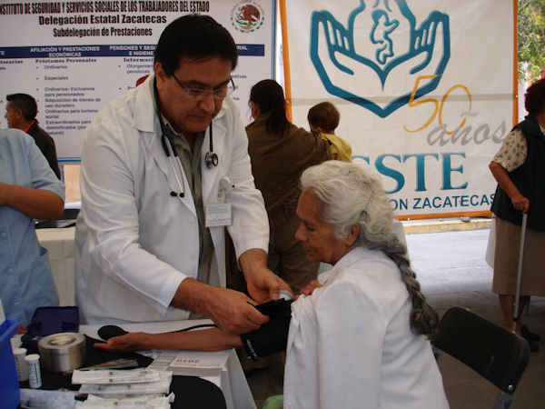 Inicia a€œJornada de servicios médicos y prestacionesa€ en la Cámara de Diputados