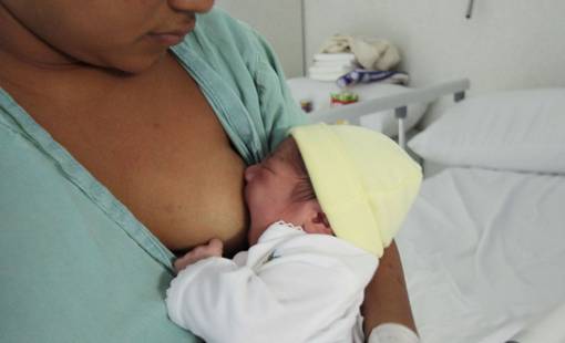 APRUEBA PRIORIZAR LACTANCIA MATERNA EN HOSPITALES PÚBLICOS Y PRIVADOS