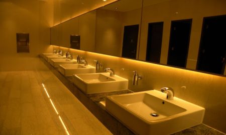 COMO CUIDARSE AL USAR UN BAÃ‘O PÃšBLICO