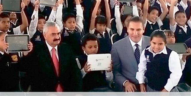 MAESTROS Y PADRES DE FAMILIA, PILARES DE LA REFORMA EDUCATIVA: ROJAS DÁVILA