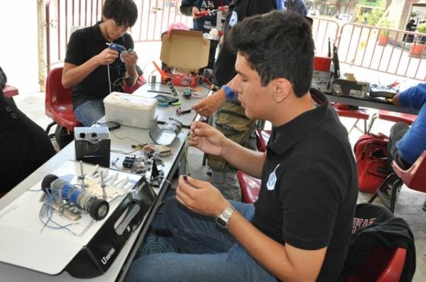 COMPITEN POLITÉCNICOS EN EL SEGUNDO TORNEO DE ROBÓTICA Y TECNOLOGÍAS AVANZADAS