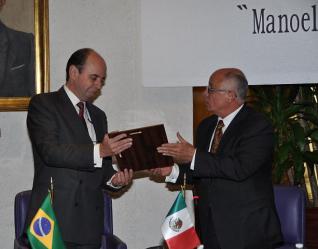 IPN y Brasil acuerdan establecer cátedra en portugués