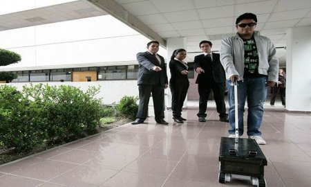 EL IPN CREA ROBOT LAZARILLO, ASISTENTE MÃ“VIL PARA INVIDENTES