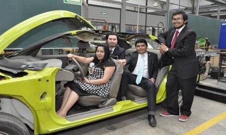 TRANSFORMAN AUTO COMPACTO EN VEHÃCULO ELÃ‰CTRICO EN EL IPN