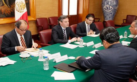 Revisan secretario de EducaciÃ³n PÃºblica y gobernador de Oaxaca estrategia de seguridad para aplicar EvaluaciÃ³n del DesempeÃ±o