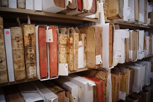 ESTABILIZAN FONDO FRANCISCANO DE LA BIBLIOTECA NACIONAL DE ANTROPOLOGÍA E HISTORIA