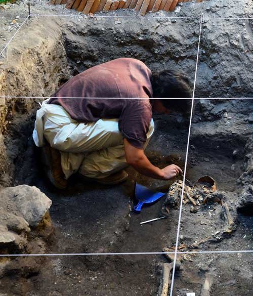 RESCATAN OSAMENTAS DEL PERIODO VIRREINAL EN EL CENTRO HISTÓRICO DE QUERÉTARO