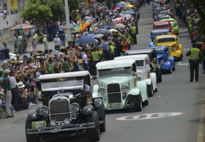 ESTABLECE CDMX UN NUEVO RÉCORD GUINNESS, CON EL MAYOR NÚMERO DE AUTOS ANTIGUOS EN DESFILE