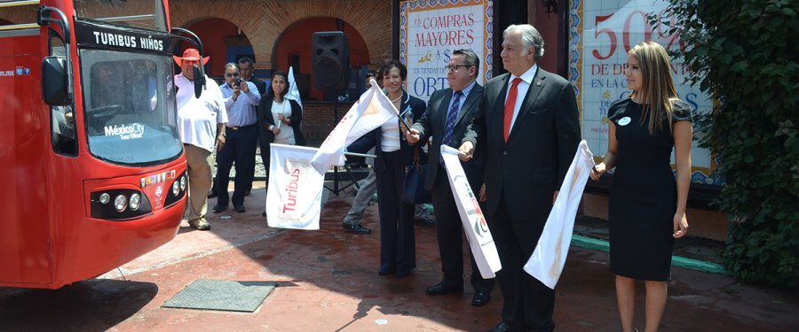 Dan banderazo de salida a nuevo circuito Turibus-Six Flags