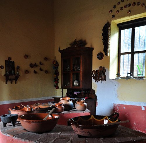 REVALORAN EL USO DE UTENSILIOS TRADICIONALES EN LA COCINA MEXICANA