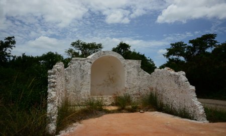RECUPERAN ERMITAS DEL SIGLO XVI, CERCANAS AL SITIO DE UXMAL, YUCATÃN
