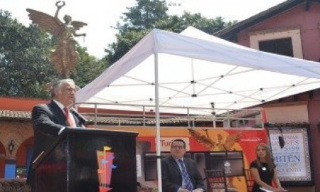 DA TORRUCO BANDERAZO DE SALIDA A NUEVO CIRCUITO TURIBÃšS-SIX FLAGS