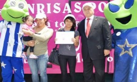 SECTUR DF ENTREGA RECONOCIMIENTO AL PARTICIPANTE 100 MIL EN EL PROGRAMA â€œSONRISAS POR TU CIUDAD 2015â€