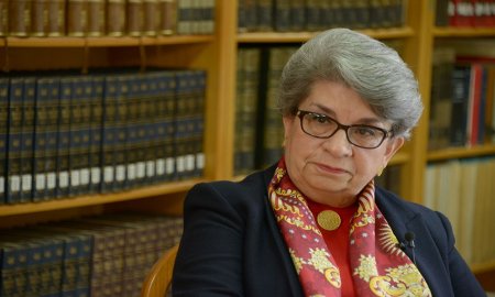 CONSUELO MAQUÃVAR, UNA VIDA DEDICADA AL ARTE VIRREINAL