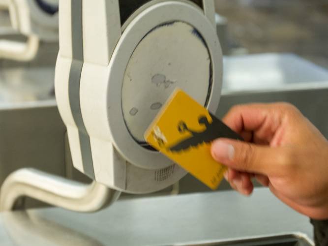 DISCRIMINA EL STC METRO CON PROYECTO DE ACCESO MEDIANTE CELULAR