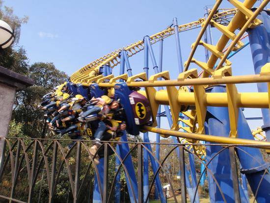 LLAMAN INVESTIGAR PRESUNTOS ACTOS DE DISCRIMINACIÓN DE SIX FLAGS