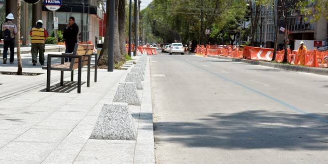 95 por ciento de avance en banquetas de Arquímedes a Moliere