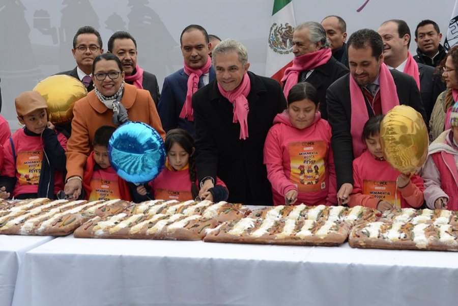 Reparten 200 mil porciones de rosca en el ZÃ³calo