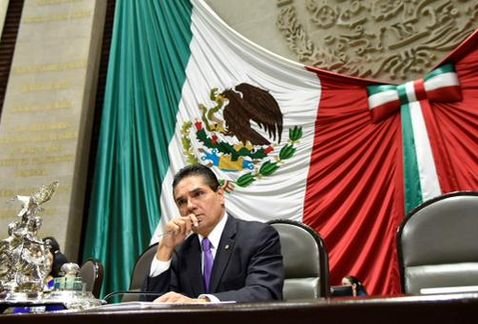 DISCUTEN DIPUTADOS DEL PRD EL RELEVO DE AUREOLES EN LA MESA DIRECTIVA