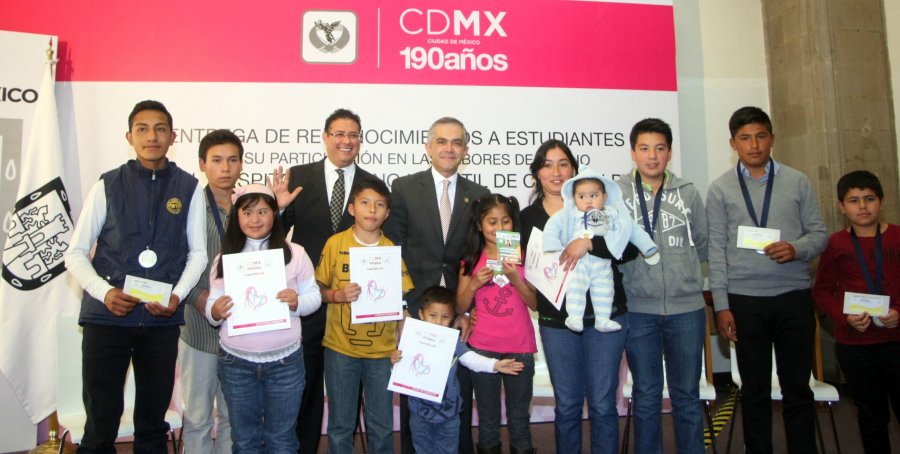 Reconoce Jefe de Gobierno a estudiantes por labor heroica en Cuajimalpa