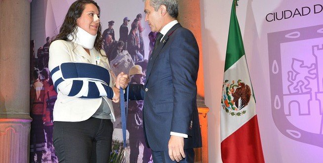 Condecoran a héroes de Hospital Materno Infantil de Cuajimalpa