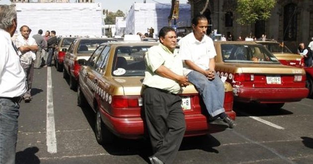 EXIGEN PISO PAREJO PARA TAXISTAS Y UBER