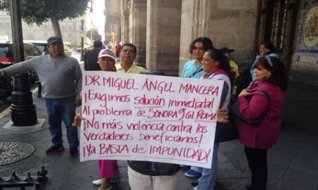 HABITANTES DE LA COLONIA ROMA, PROTESTAN EN EL EXTERIOR DE LA SEDE DEL GDF