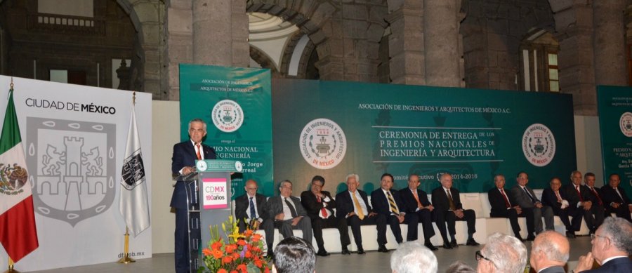 Se deben construir oportunidades para nuevos profesionistas: Jefe de Gobierno