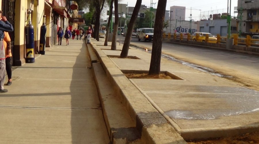 Renuevan 47 mil metros cuadrados de banquetas