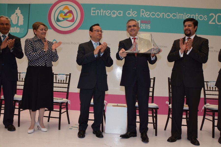 Llama Jefe de Gobierno a partidos políticos a transparentar información