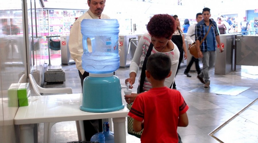 Inicia Programa de Hidratación en diversas estaciones del STC por temporada de calor