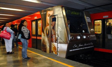 RINDE STC HOMENAJE A SOR JUANA INÃ‰S DE LA CRUZ CON TREN RECUPERADO PARA LA LÃNEA 1