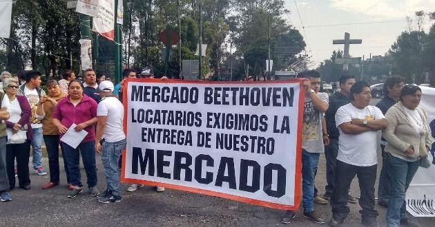 BLOQUEO DE LOCATARIOS DEL MERCADO BEETHOVEN