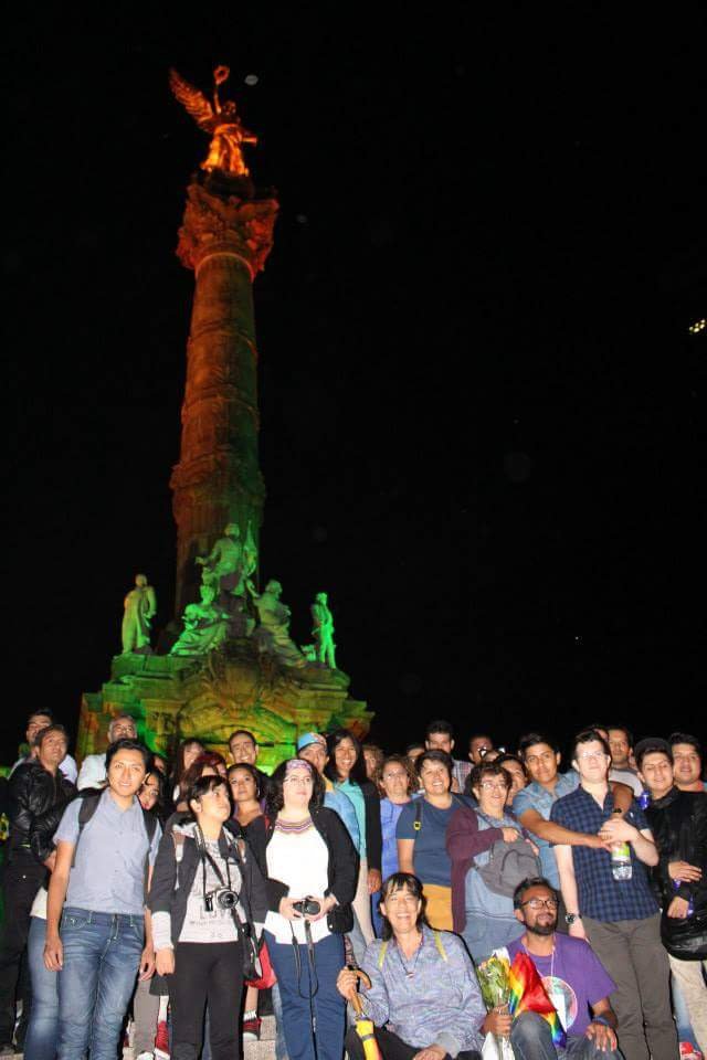 Iluminan el Ãngel de la Independencia con los colores del arcoÃ­ris como sÃ­mbolo de la diversidad sexual