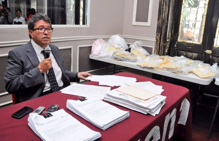 MONREAL EXHIBE LA DESTRUCCIÓN DE DOCUMENTOS OFICIALES EN CUAUHTÉMOC